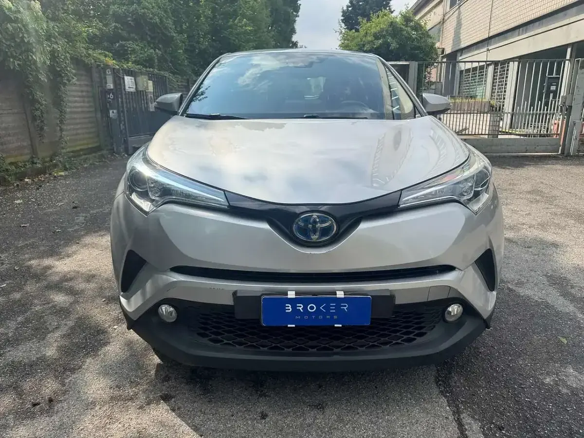 Begagnad Toyota C-HR Active 98 HK (72 kW) 2019 Metal stream met SUV