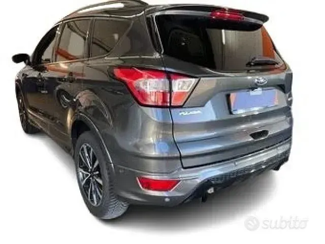 Usata Ford Kuga ST-Line 150 CV (110 kW) 2017 Grigio SUV