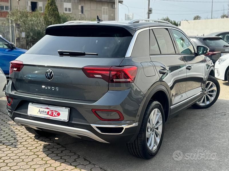 Usata VW T-Roc Style 150 CV (110 kW) 2023 Grigio SUV