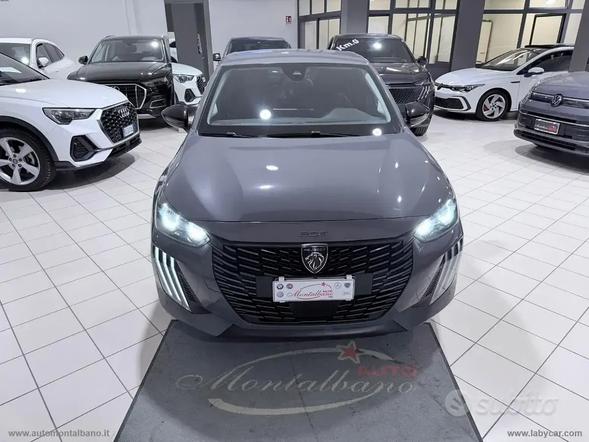 Usata Peugeot 208 Allure 102 CV (75 kW) 2025 Grigio Utilitaria