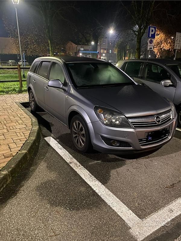 Usata Opel Astra 2011 Grigio Station wagon