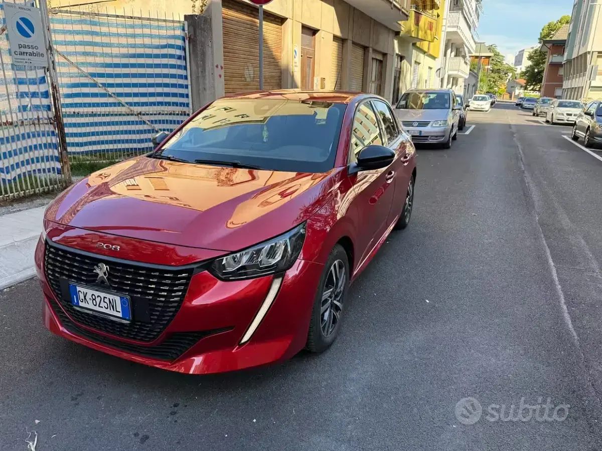 Usata Peugeot 208 Allure 75 CV (55 kW) 2022 Rosso Utilitaria