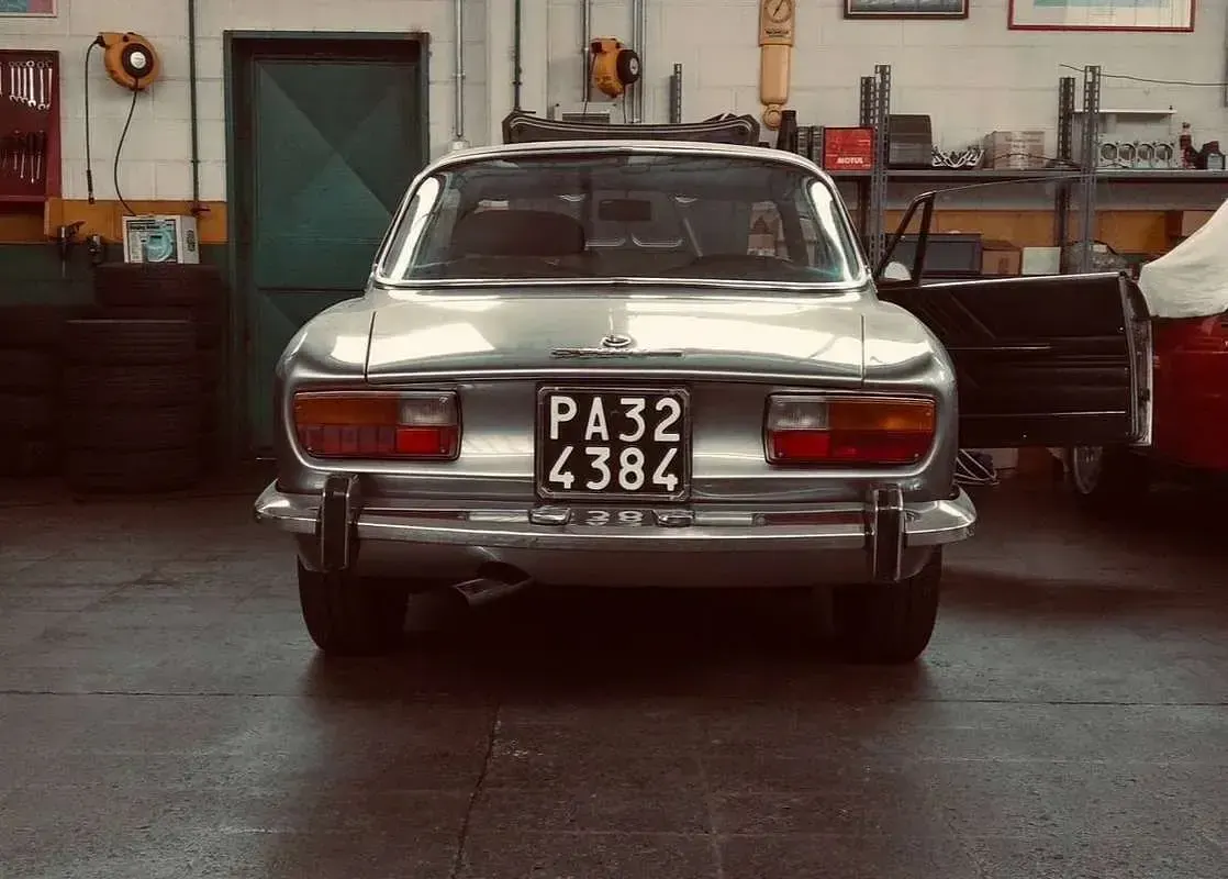 Usata Alfa Romeo 2000 Veloce 150 CV (110 kW) 1971 Argento Cabrio