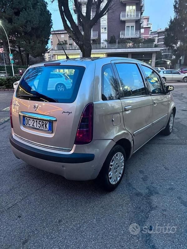 Usata Lancia Musa 2007 Giallo Monovolume