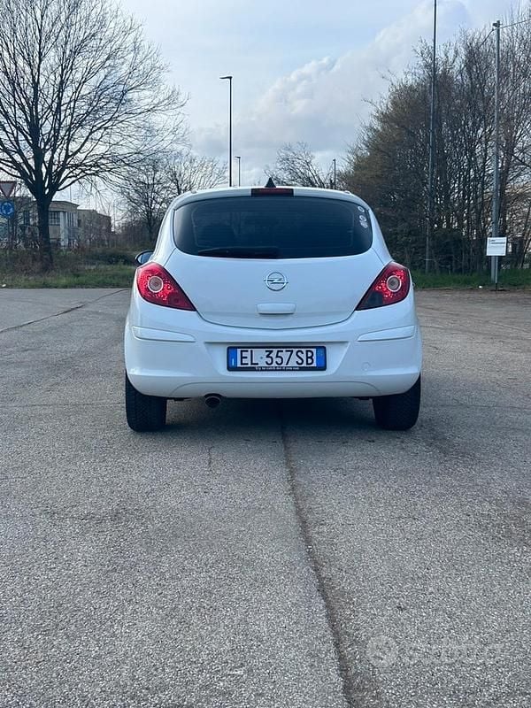 Usata Opel Corsa 85 CV (62 kW) 2012 Bianco Utilitaria