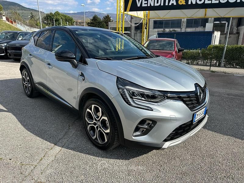 Usata Renault Captur Techno 101 CV (74 kW) 2023 Argento SUV
