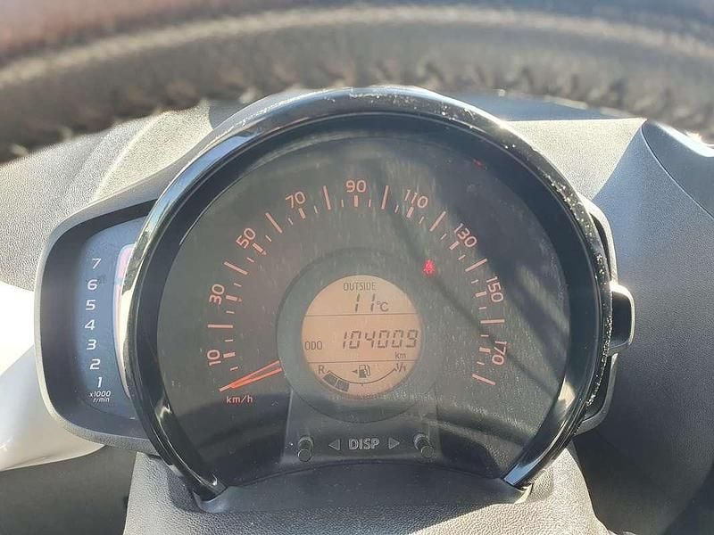 Usata Toyota Aygo X-clusiv 69 CV (50 kW) 2015 Bianco Utilitaria