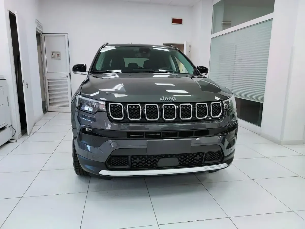 Usata Jeep Compass Limited 131 CV (96 kW) 2022 Grigio SUV