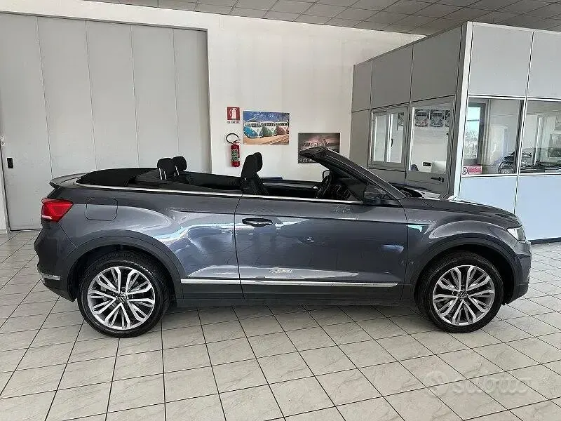 Begagnad VW T-Roc Cabriolet Style 110 HK (80 kW) 2022 Grå Cab