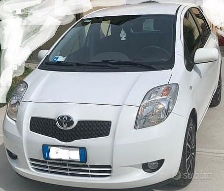 Usata Toyota Yaris Sol 69 CV (50 kW) 2008 Bianco Utilitaria