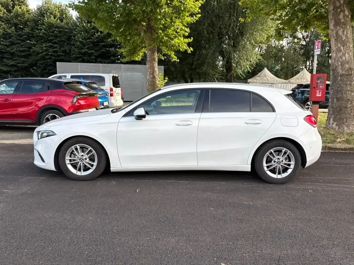 Usata Mercedes A160 Business 95 CV (69 kW) 2021 Bianco Utilitaria
