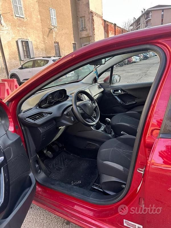 Usata Peugeot 208 68 CV (50 kW) 2012 Rosso Utilitaria
