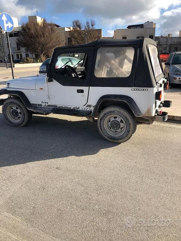 Usata Jeep Wrangler 1991 Bianco SUV