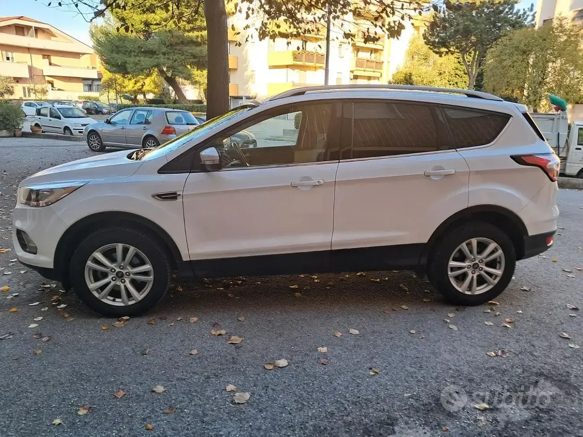 Usata Ford Kuga 120 CV (88 kW) 2019 Bianco SUV