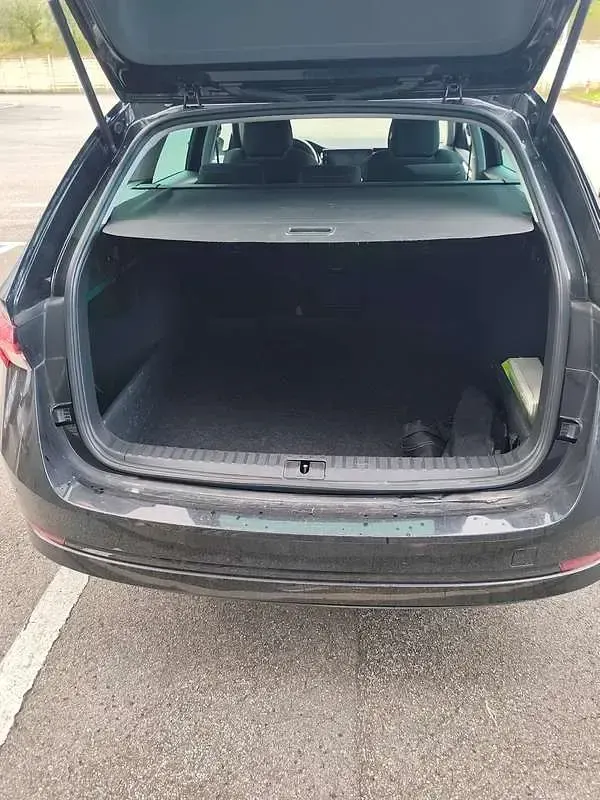 Käytetty Skoda Octavia Executive 150 HP (110 kW) 2021 Musta Farmari