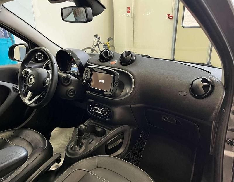 Usata Smart ForFour Passion 90 CV (66 kW) 2019 Argento Utilitaria