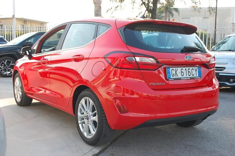Usata Ford Fiesta Titanium 75 CV (55 kW) 2022 Rosso Utilitaria