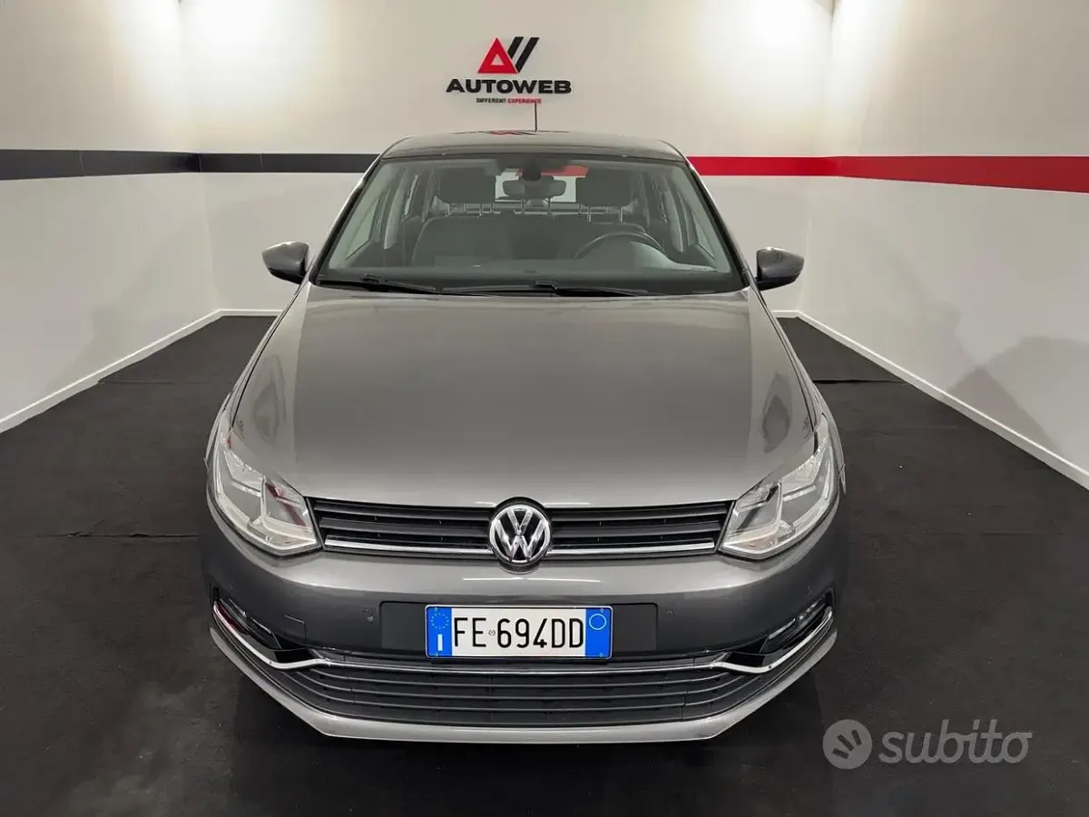 Begagnad VW Polo Highline 90 HK (66 kW) 2016 Grå Sedan