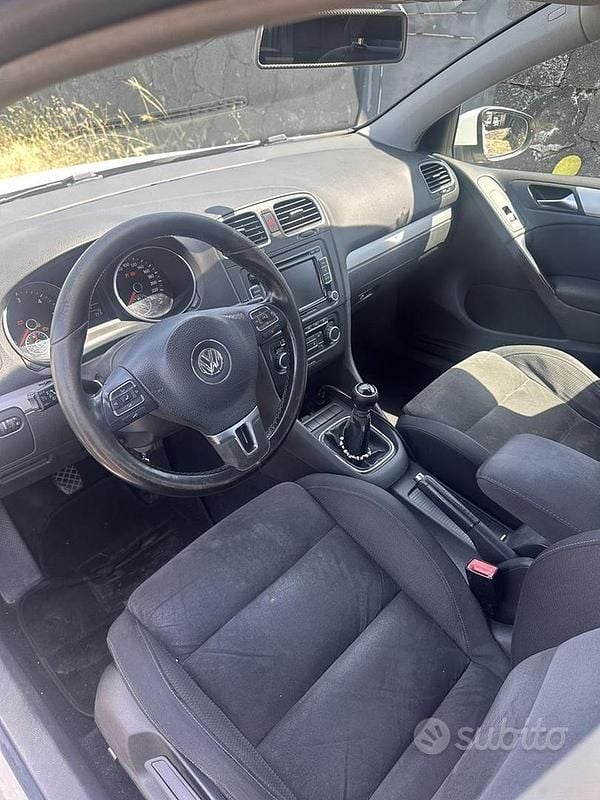 Usata VW Golf VI 140 CV (102 kW) 2010 Bianco Utilitaria