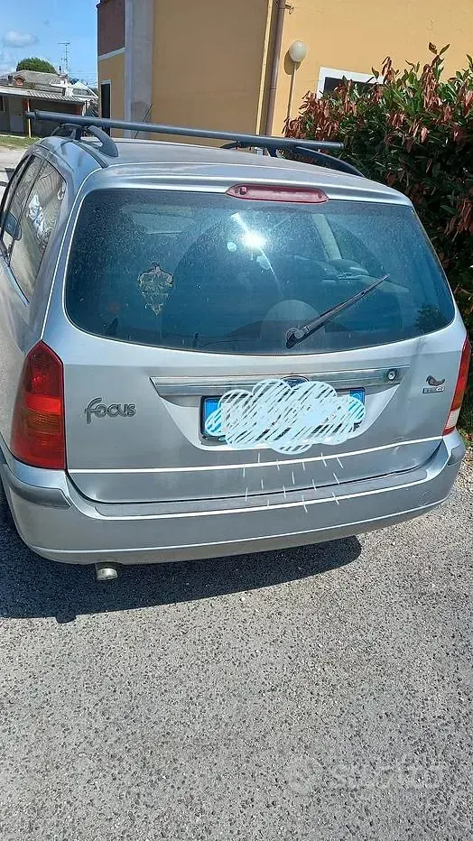 Usata Ford Focus 90 CV (66 kW) 2004 Grigio Station wagon