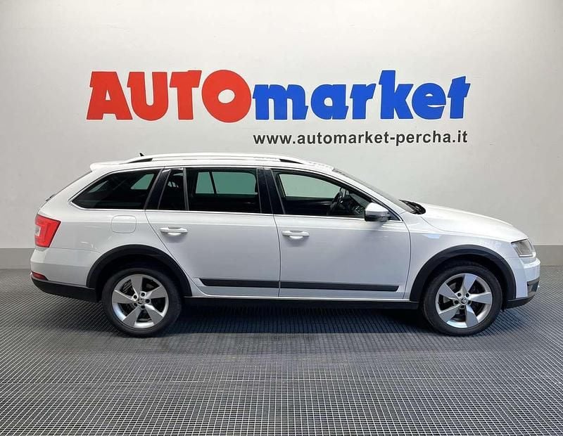 Bianco Usata 2015 Skoda Octavia Scout 4x4 Station wagon | 14.500 € (Molto cara) - Immagine 1/4