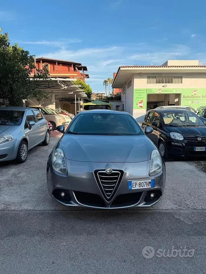 Usata Alfa Romeo Giulietta Distinctive 120 CV (88 kW) 2012 Grigio Utilitaria