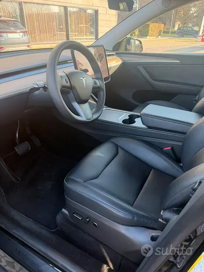 Usata Tesla Model Y 114 kW (155 CV) 2024 Nero SUV