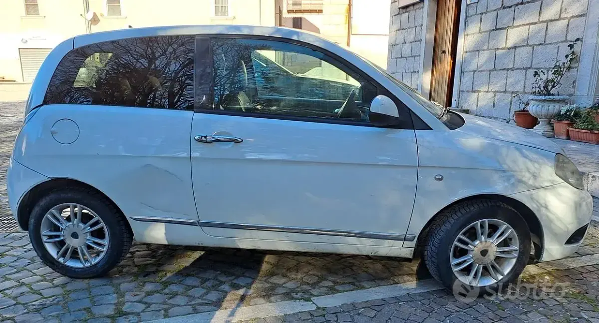 Usata Lancia Ypsilon 75 CV (55 kW) 2009 Bianco Utilitaria