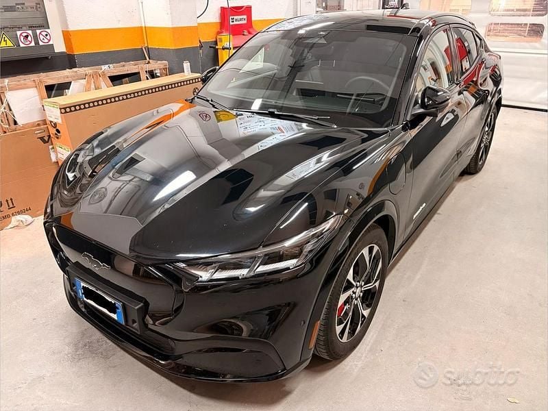 Usata Ford Mustang Mach-E Premium 197 kW (269 CV) 2022 Nero SUV
