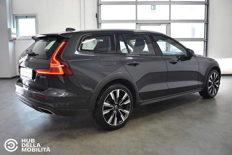 Usata Volvo V60 CC Pro 190 CV (139 kW) 2019 Grigio Station wagon