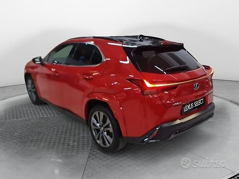 Usata Lexus UX 300h Sport Line 199 CV (146 kW) 2024 Rosso SUV
