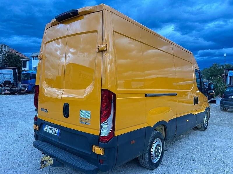 Usata Iveco Daily 156 CV (114 kW) 2020 Giallo Furgone