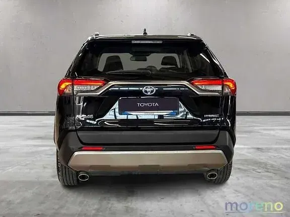 Second-hand Toyota RAV4 Active 178 CP (130 kW) 2022 Negru SUV