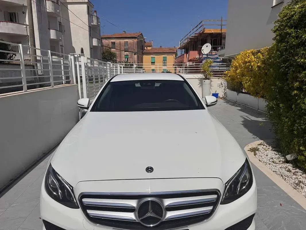 Usata Mercedes E200 Premium 150 CV (110 kW) 2018 Bianco Berlina