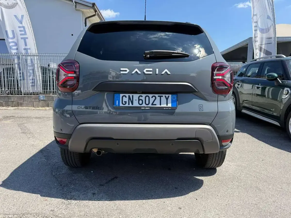 Usata Dacia Duster Journey 101 CV (74 kW) 2023 Grigio SUV