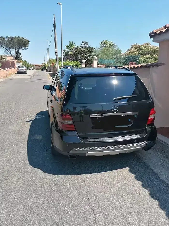 Usata Mercedes ML320 224 CV (164 kW) 2007 Nero SUV