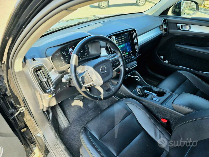 Usata Volvo XC40 Momentum 250 CV (183 kW) 2019 Nero SUV