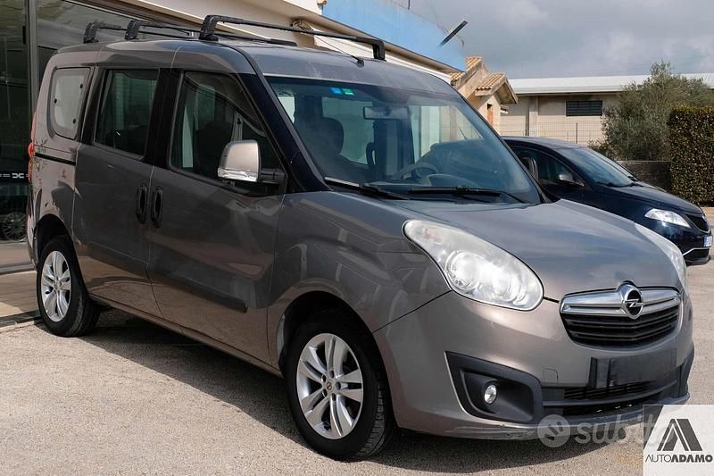 Usata Opel Combo 105 CV (77 kW) 2012 Grigio Monovolume