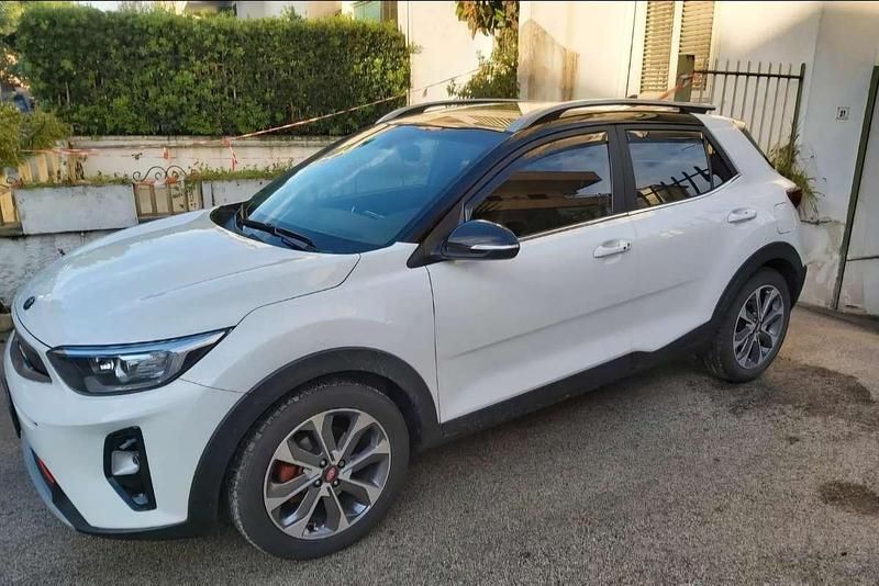 Usata 2020 Kia Stonic SUV | 13.900 € (Cara) - Immagine 1/4