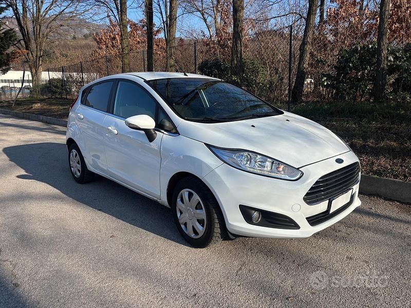 Second-hand Ford Fiesta 97 CP (71 kW) 2013 Alb Berlinǎ