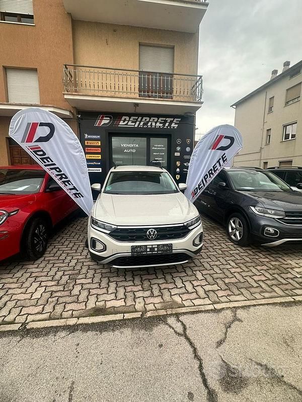 Usata VW T-Roc Life 110 CV (80 kW) 2023 Beige SUV
