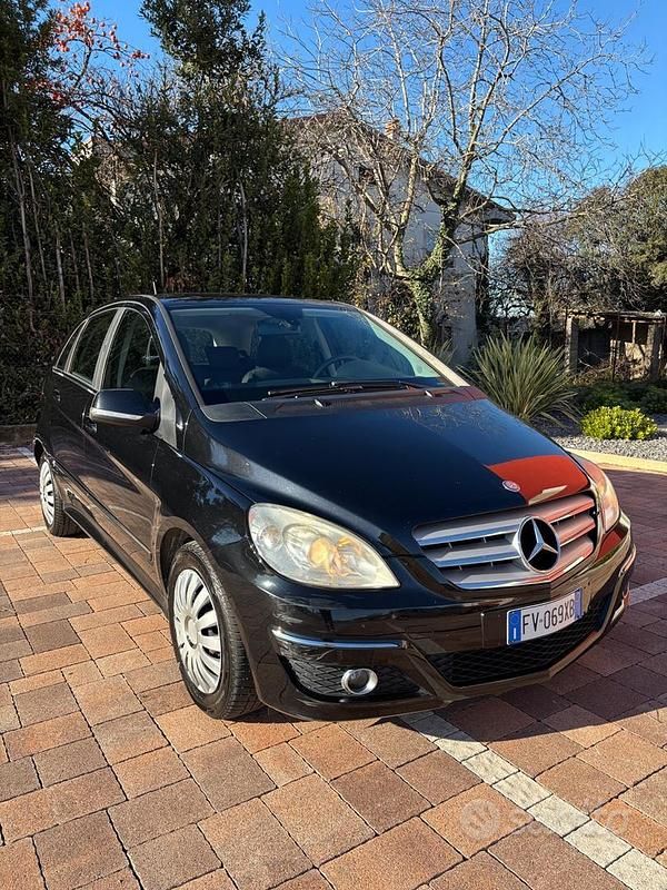 Usata Mercedes B180 Premium 109 CV (80 kW) 2011 Nero Monovolume