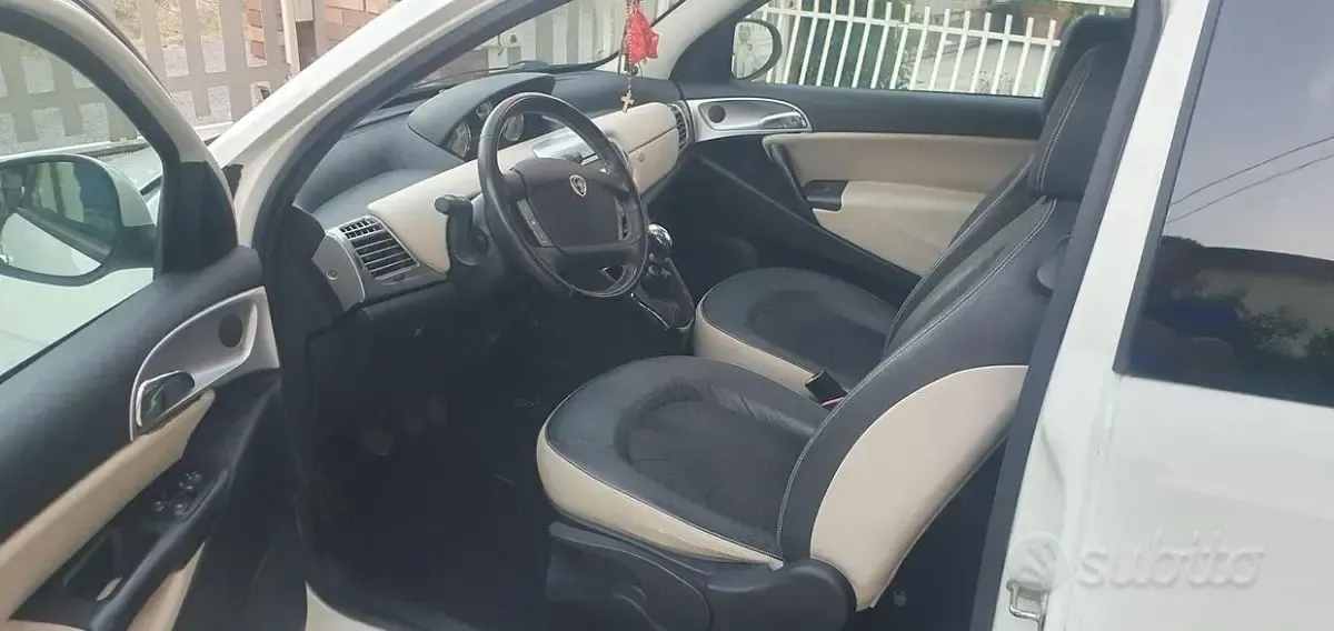 Usata Lancia Ypsilon 77 CV (56 kW) 2010 Bianco Utilitaria