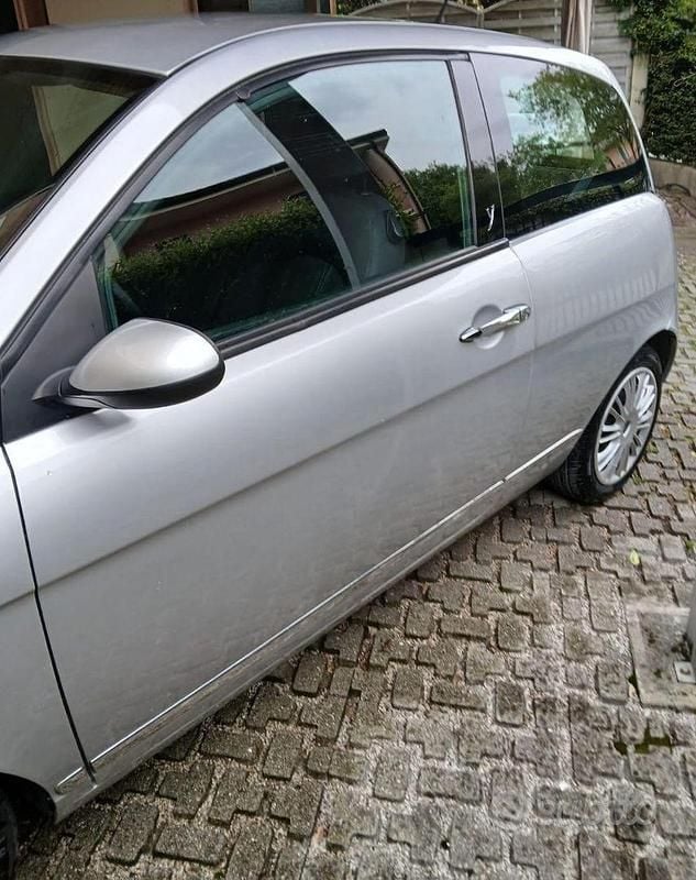 Usata Lancia Ypsilon 69 CV (50 kW) 2011 Grigio Utilitaria