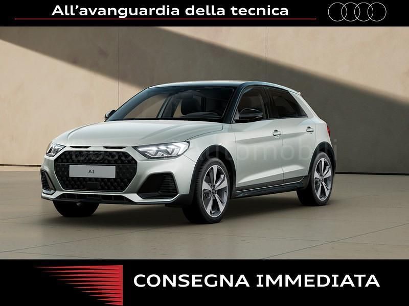Argento Nuova 2025 Audi A1 Comfort Tre volumi | 30.957 € (Buon prezzo) - Immagine 1/4