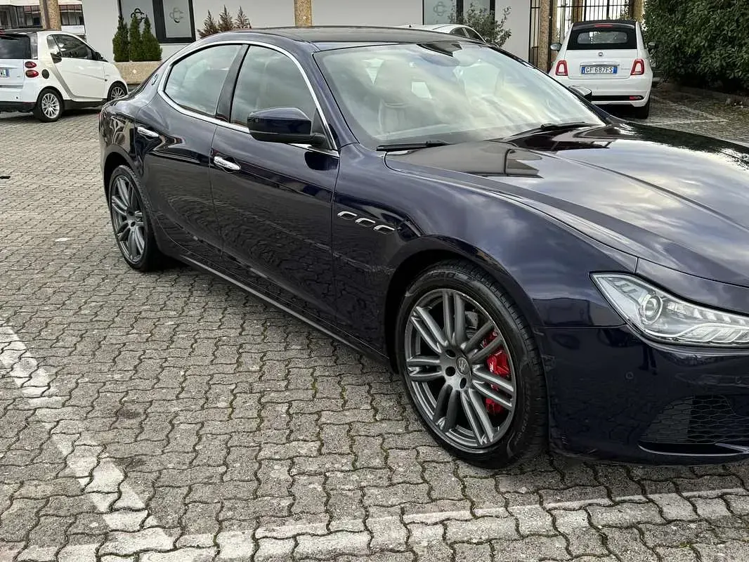 Begagnad Maserati Ghibli 275 HK (202 kW) 2018 Blå Sedan