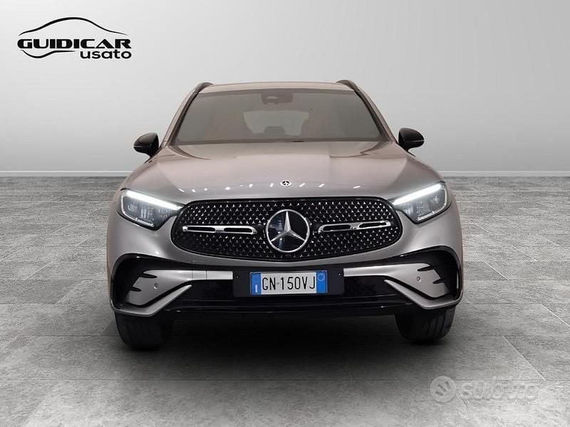 Käytetty Mercedes GLC300 Advanced 197 HP (144 kW) 2023 Harmaa Katumaasturi
