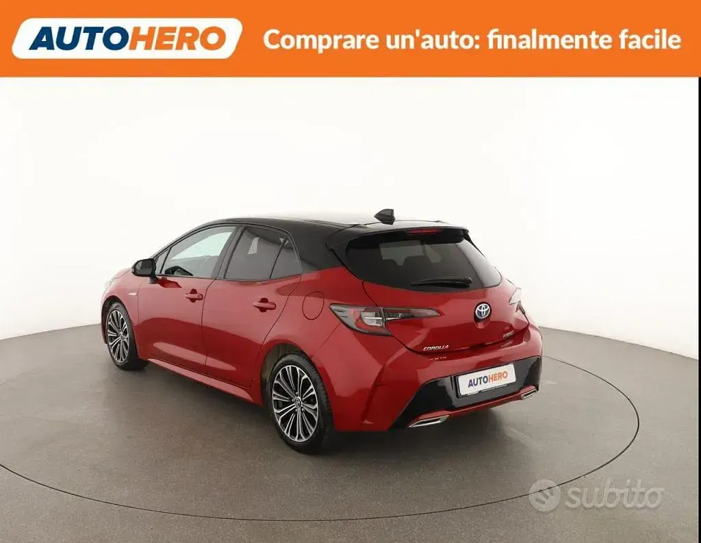 Usata Toyota Corolla 152 CV (111 kW) 2019 Rosso Berlina