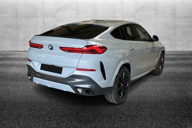 Usata BMW X6 M Sport 298 CV (219 kW) 2024 Grigio metallizzato SUV