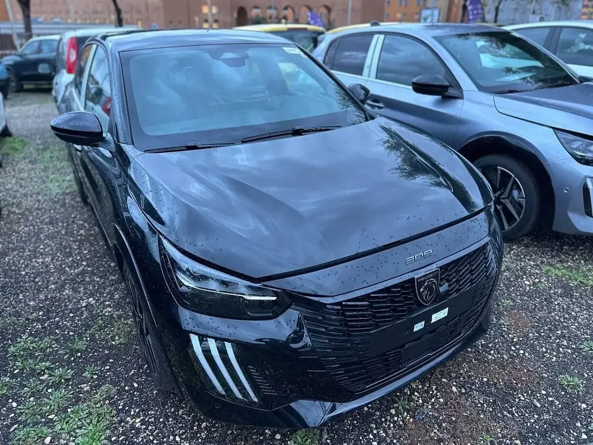 Usata Peugeot 208 GT 136 CV (100 kW) 2025 Nero Utilitaria